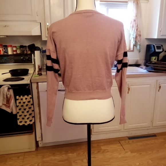 Forever 21 crop sweater - Picture 4 of 4